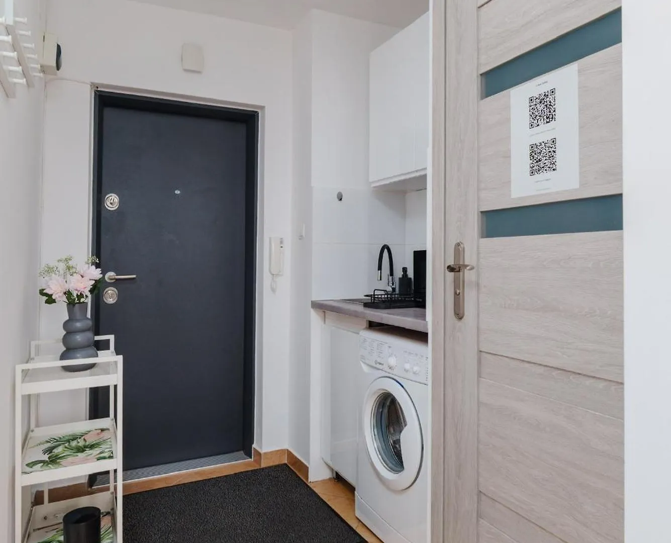 Warsaw City Heart Luxury Apartment At The Metro Poland